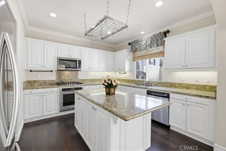 Kitchen, appliances included