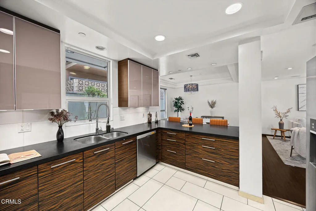 257 S Hudson Avenue 102, Pasadena, California 91101 home-pic-21