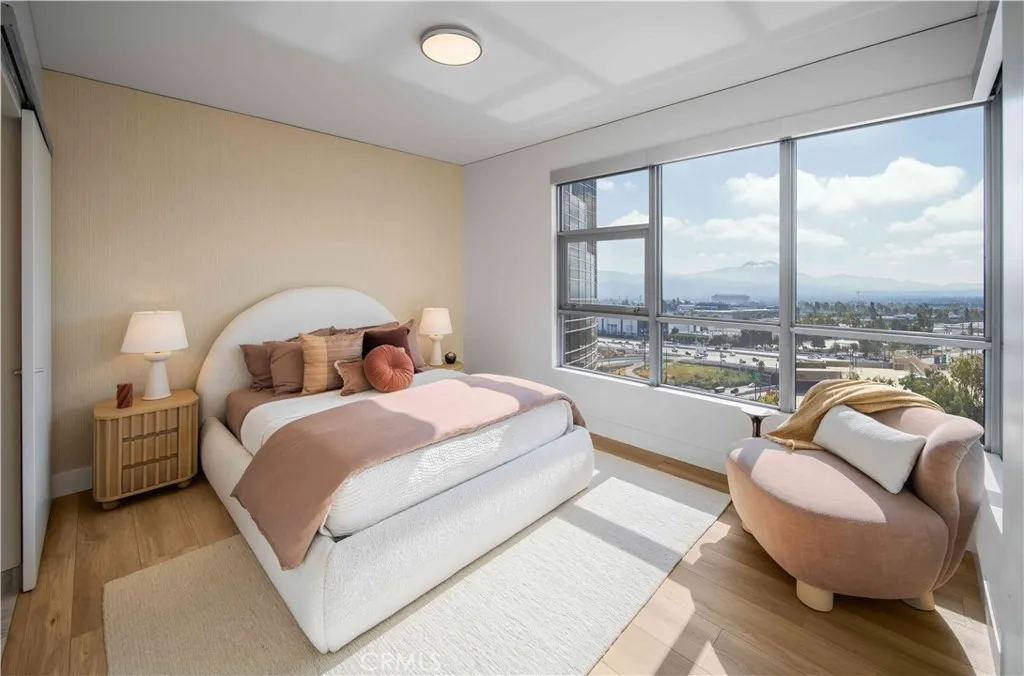 9 Macarthur Place 2002, Santa Ana, California 92707 home-pic-2