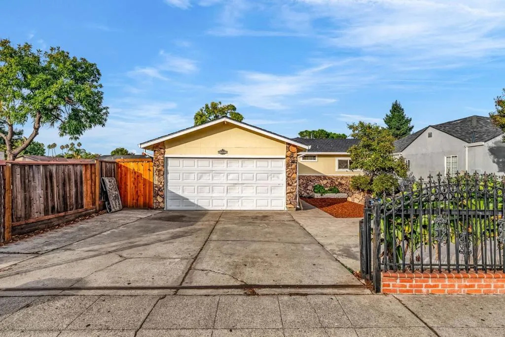 2243 Cooley Avenue, East Palo Alto, California 94303 home-pic-2