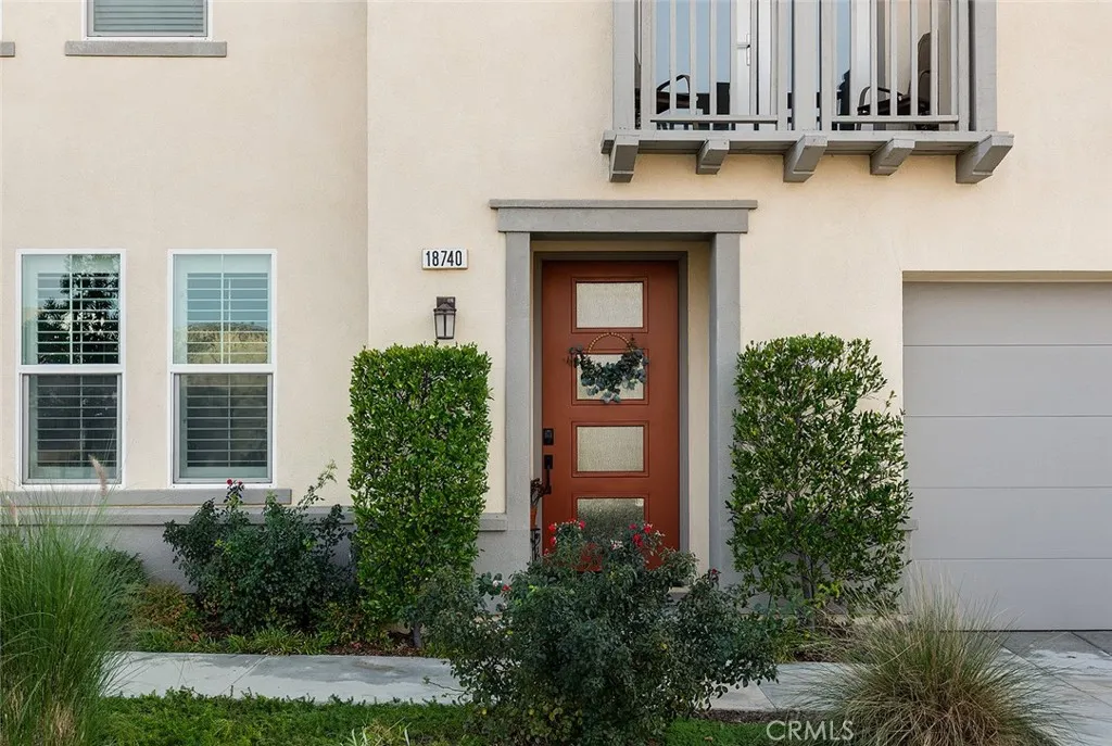 18740 Seville Way, Canyon Country, California 91387 home-pic-2