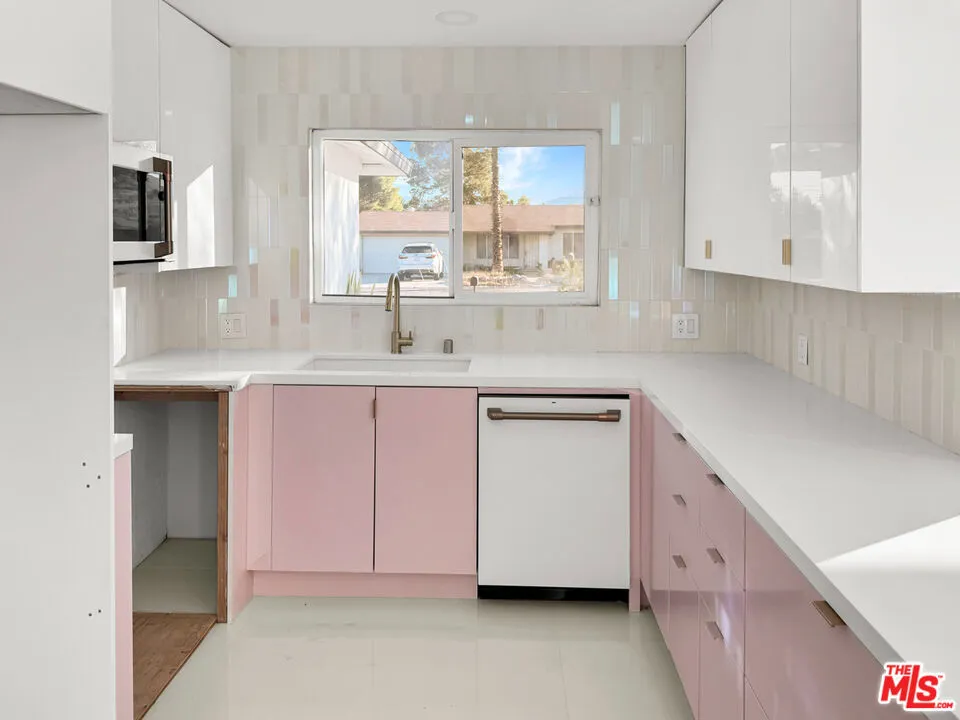 2188 E Rogers Road, Palm Springs, California 92262 home-pic-13