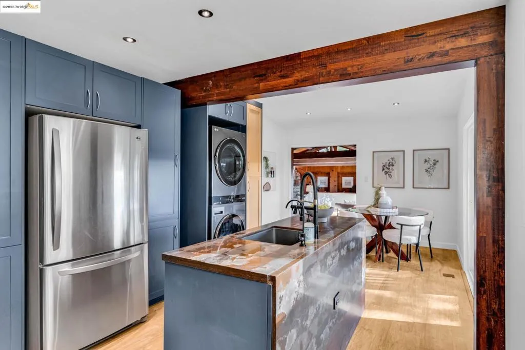 6141 Merriewood Dr, Oakland, California 94611 home-pic-18