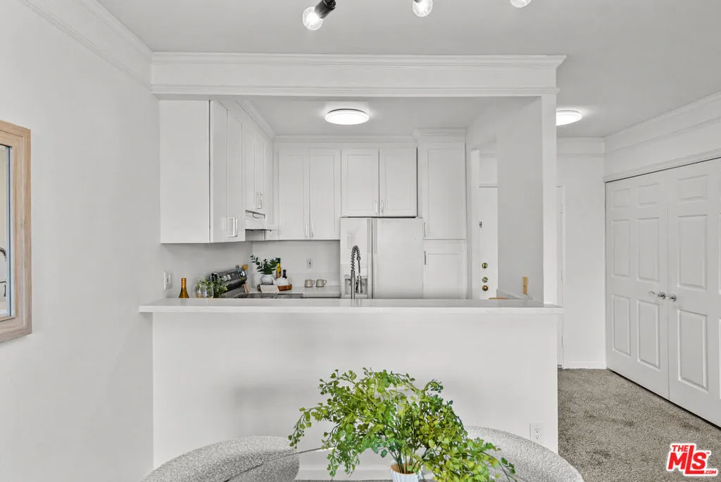 11645 Montana Avenue 335, Los Angeles, California 90049 home-pic-4