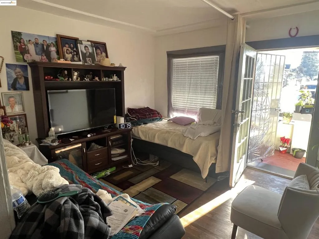 1993 38th Ave, Oakland, California 94601 home-pic-3