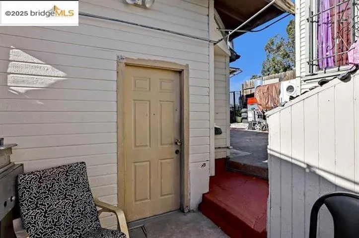 1993 38th Ave, Oakland, California 94601 home-pic-13