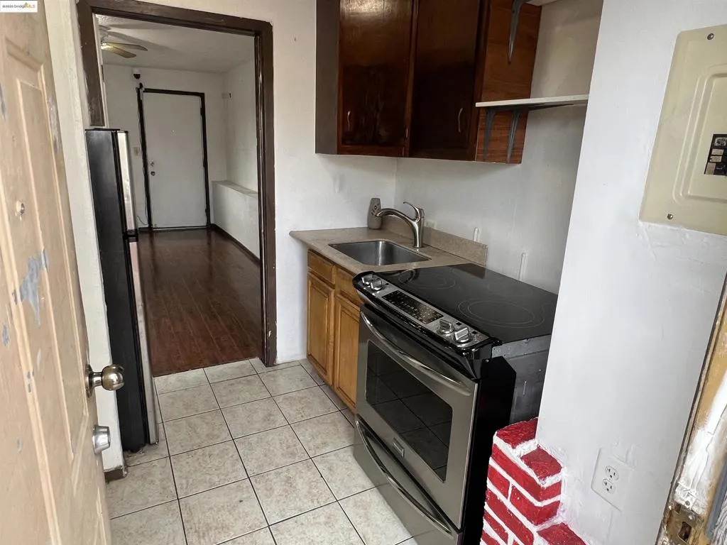 1993 38th Ave, Oakland, California 94601 home-pic-16