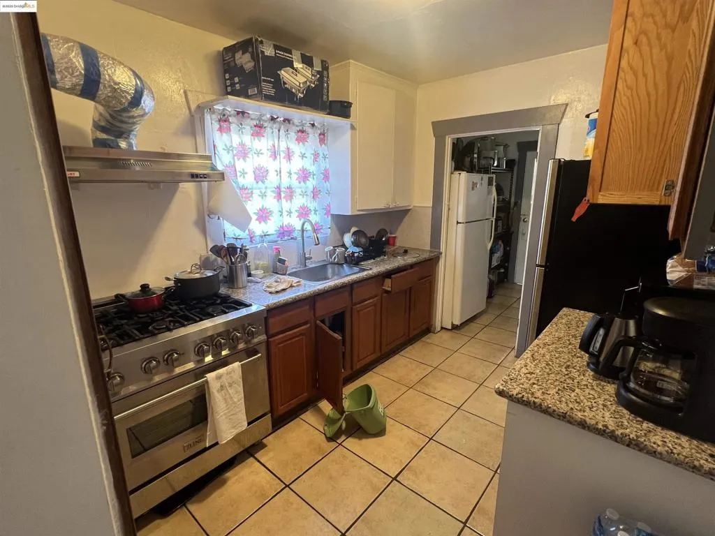 1993 38th Ave, Oakland, California 94601 home-pic-5