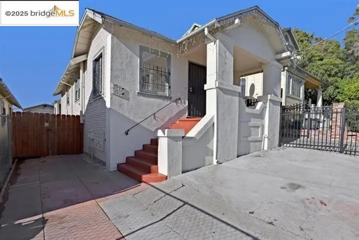 1993 38th Ave, Oakland, California 94601 home-pic-1