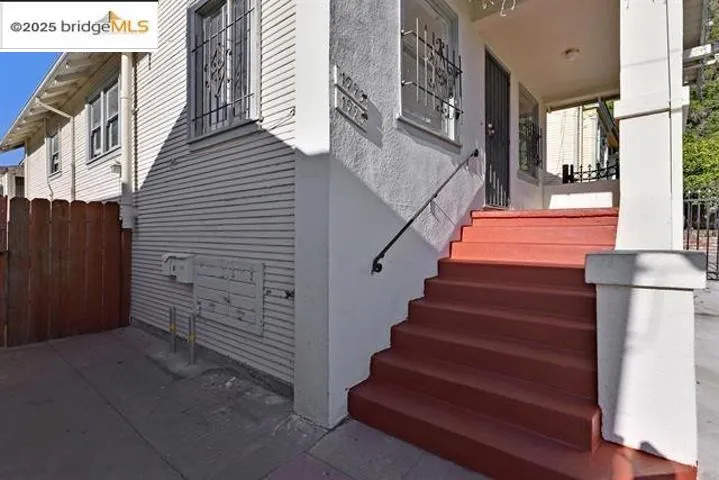1993 38th Ave, Oakland, California 94601 home-pic-0