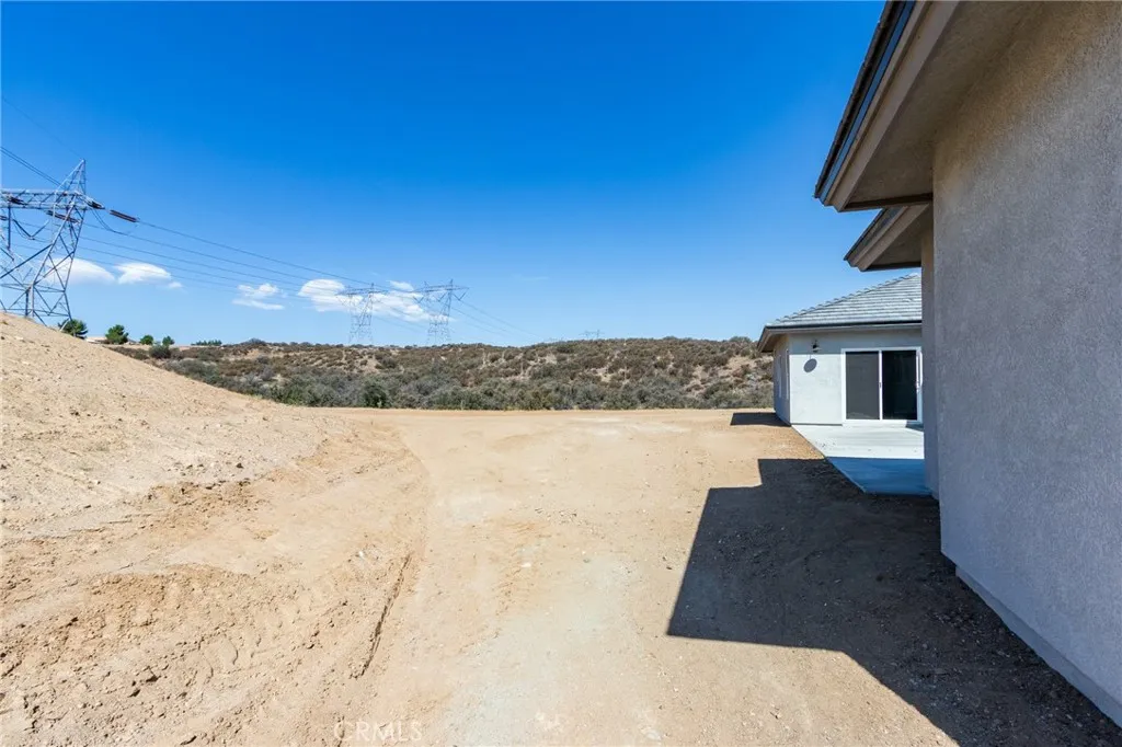 6848 Braceo Street, Oak Hills, California 92344 home-pic-47