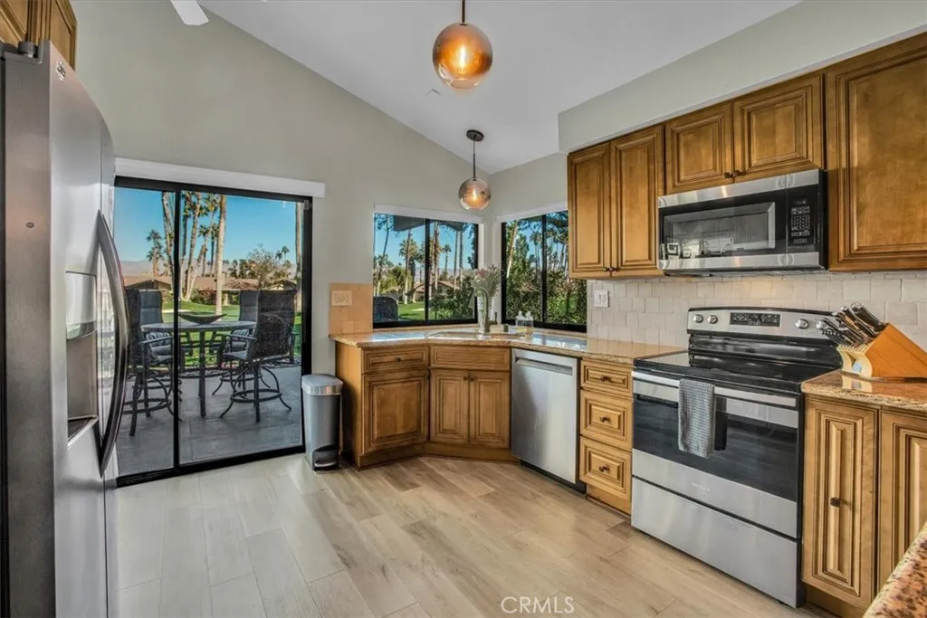 278 Green Mountain Drive, Palm Desert, California 92211 home-pic-3