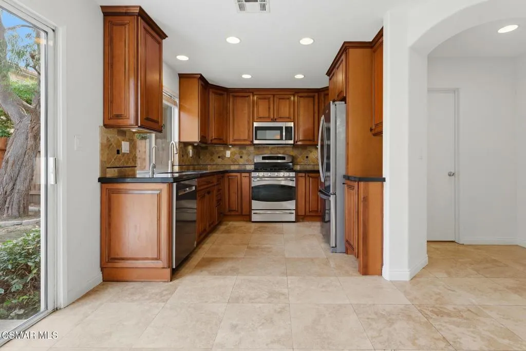 566 Avenida Magdalena, Camarillo, California 93010 home-pic-15