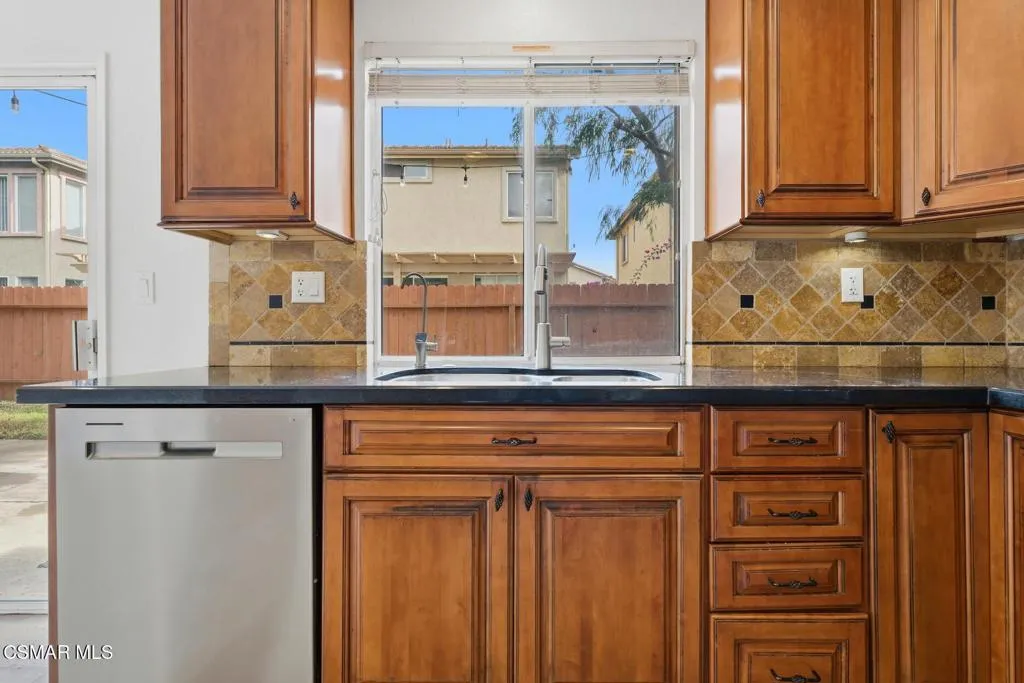566 Avenida Magdalena, Camarillo, California 93010 home-pic-16