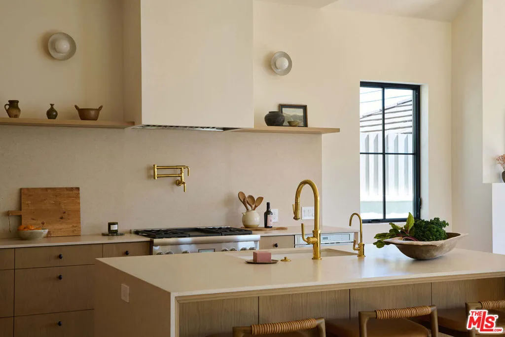 7841 Stewart Avenue, Los Angeles, California 90045 home-pic-12