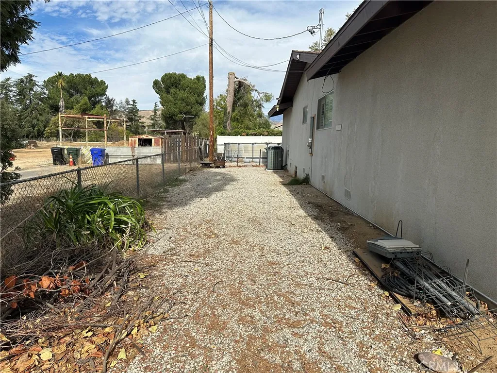 34212 Avenue E, Yucaipa, California 92399 home-pic-3