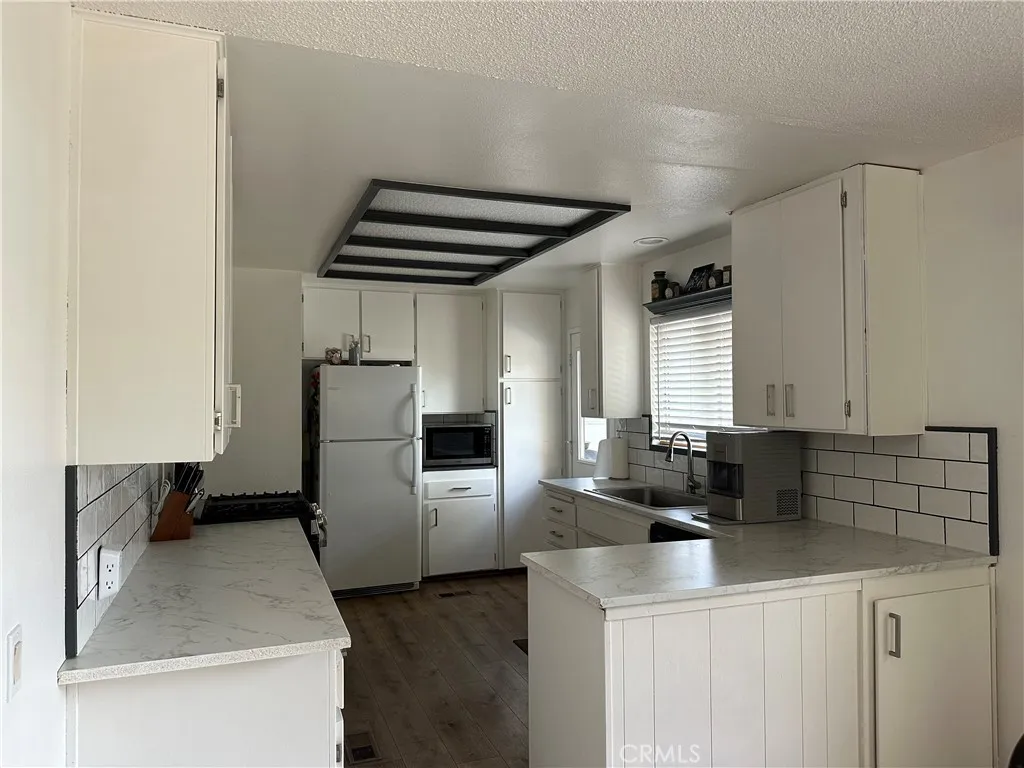 34212 Avenue E, Yucaipa, California 92399 home-pic-21