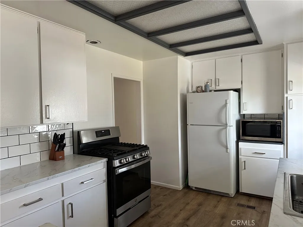 34212 Avenue E, Yucaipa, California 92399 home-pic-22