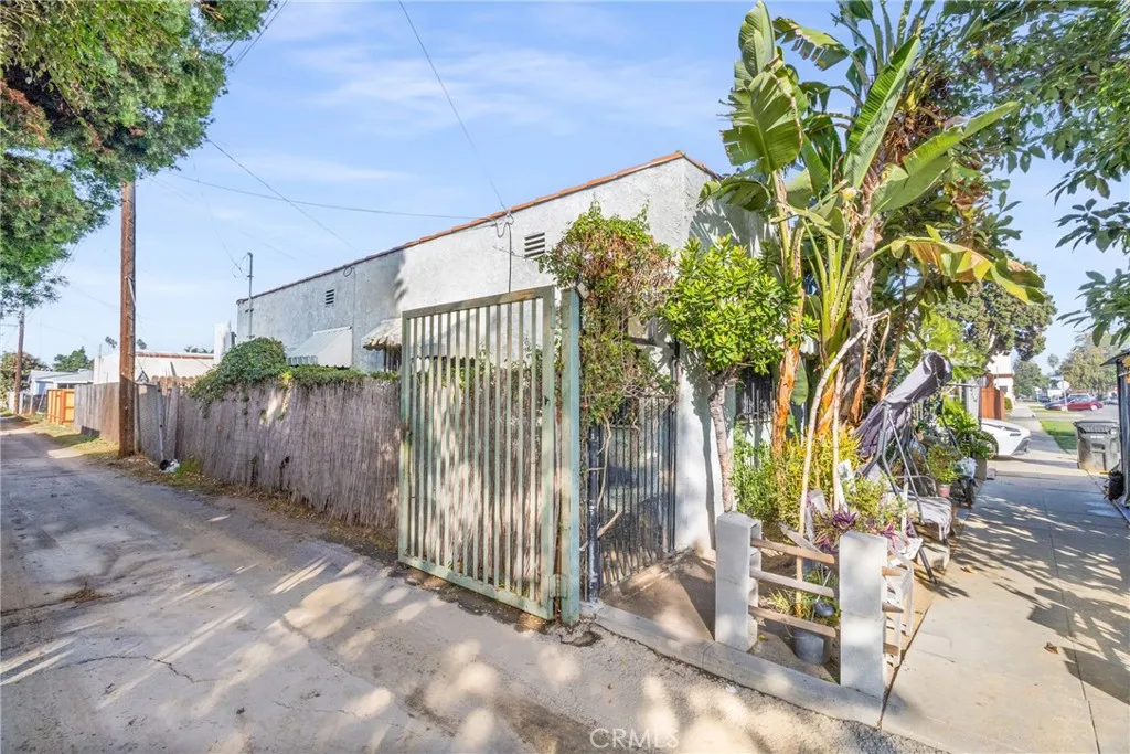 5211 Halldale, Los Angeles, California 90062 home-pic-5