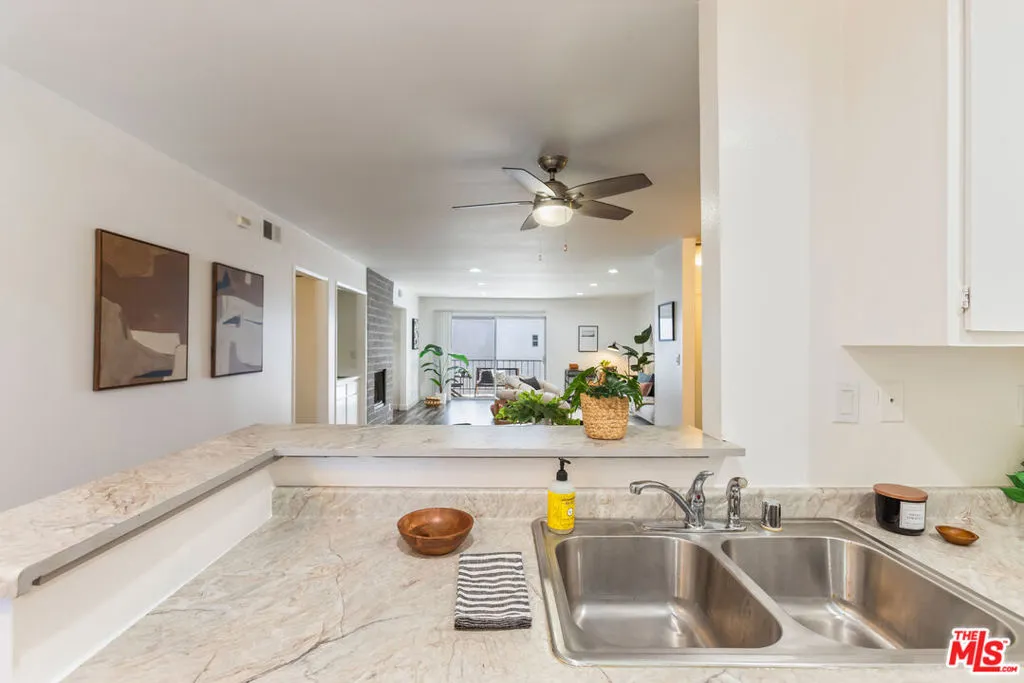 11701 Texas Avenue 306, Los Angeles, California 90025 home-pic-25