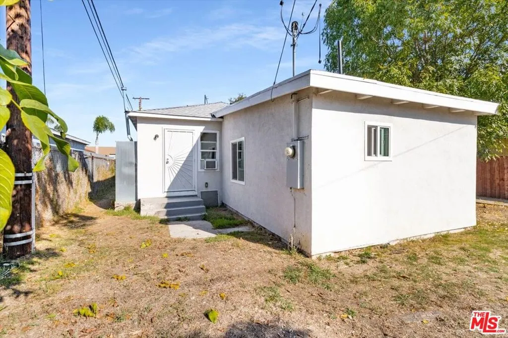 1206 W Magnolia Street, Compton, California 90220 home-pic-31