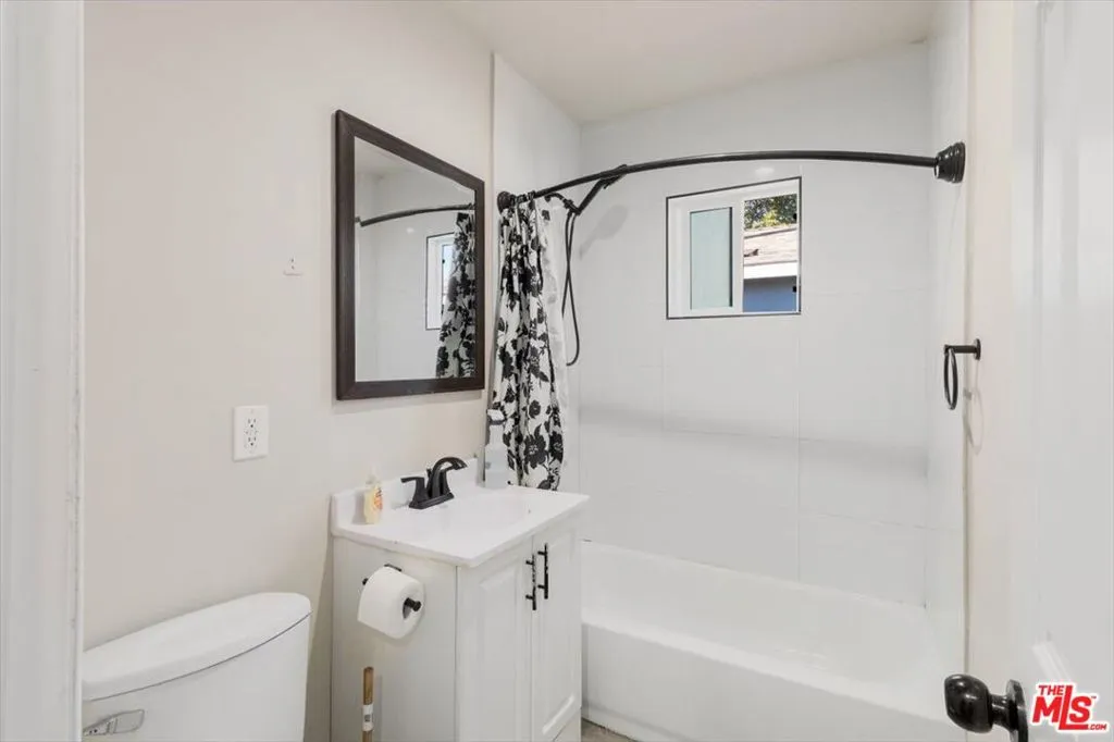 1206 W Magnolia Street, Compton, California 90220 home-pic-15