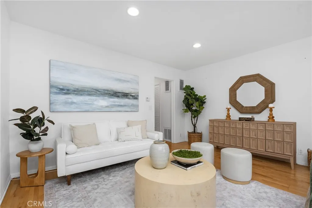 1925 Montana Avenue 3, Santa Monica, California 90403 home-pic-4