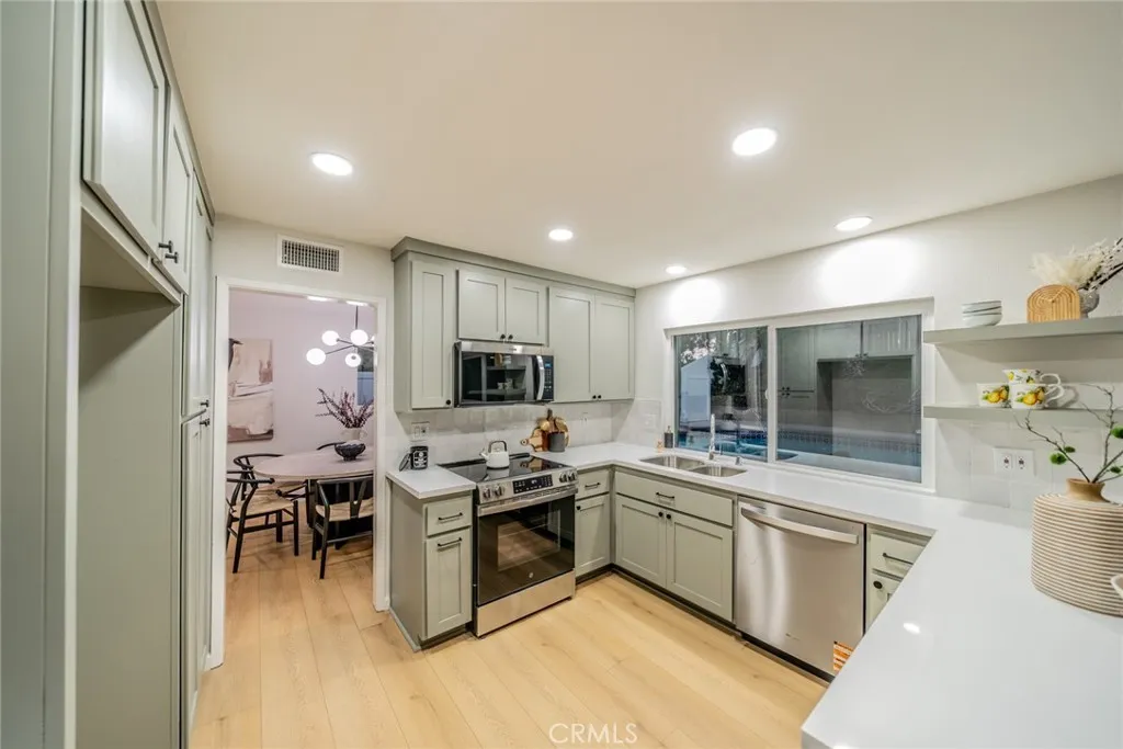 2202 Black Oak Place, Riverside, California 92506 home-pic-10