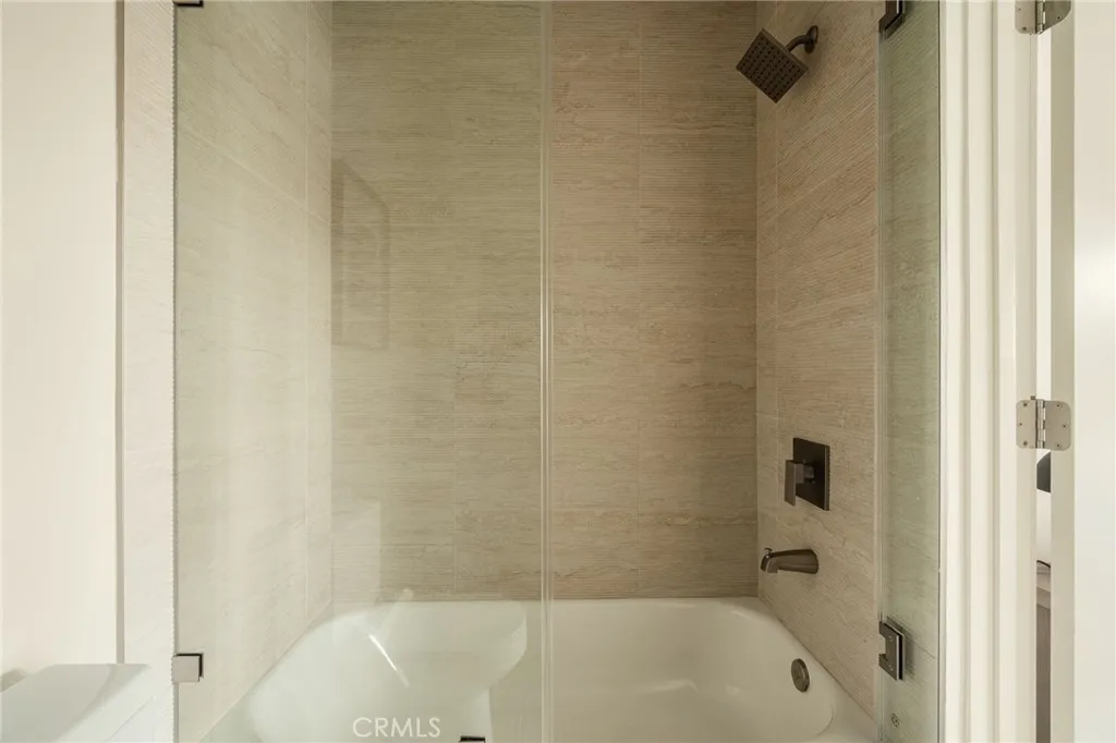 1919 Seigneur, Los Angeles, California 90032 home-pic-16