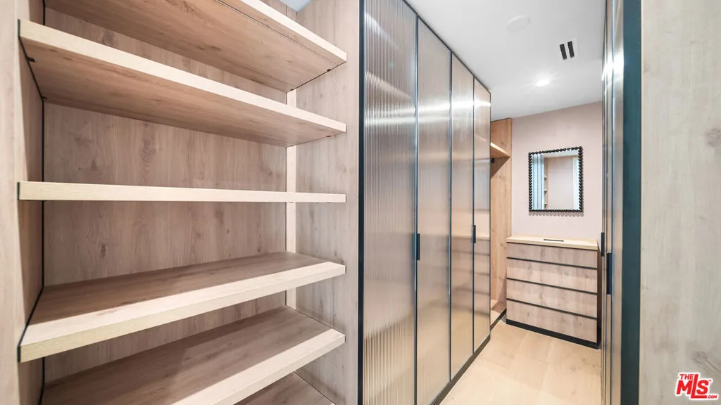 1914 N Laurel Canyon Boulevard, Los Angeles, California 90046 home-pic-9