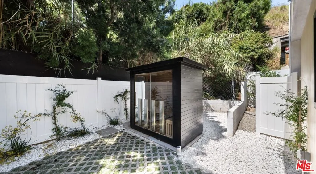 1914 N Laurel Canyon Boulevard, Los Angeles, California 90046 home-pic-35