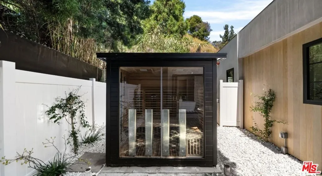 1914 N Laurel Canyon Boulevard, Los Angeles, California 90046 home-pic-34