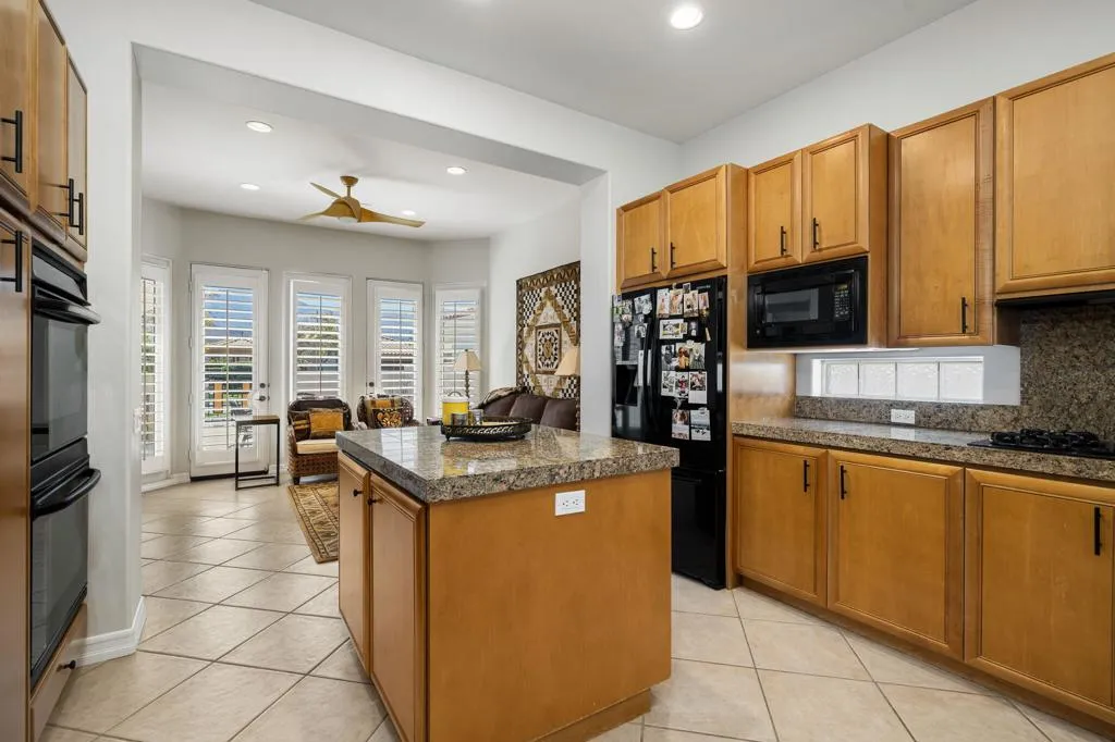 78780 Castle Pines Drive, La Quinta, California 92253 home-pic-16