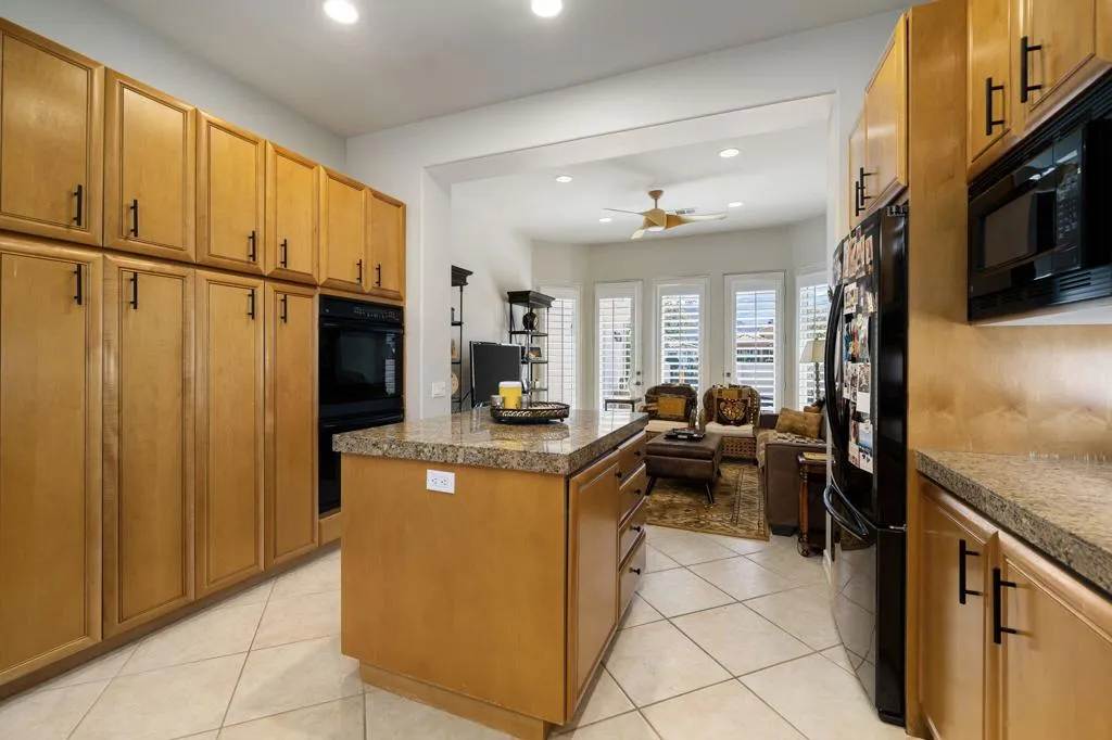 78780 Castle Pines Drive, La Quinta, California 92253 home-pic-15