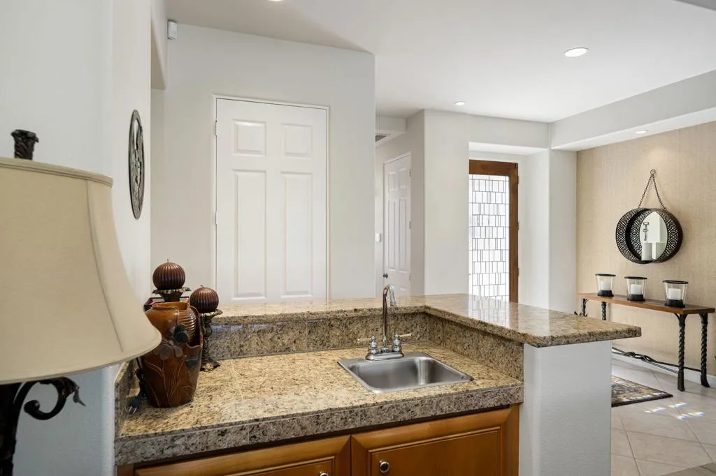 78780 Castle Pines Drive, La Quinta, California 92253 home-pic-12