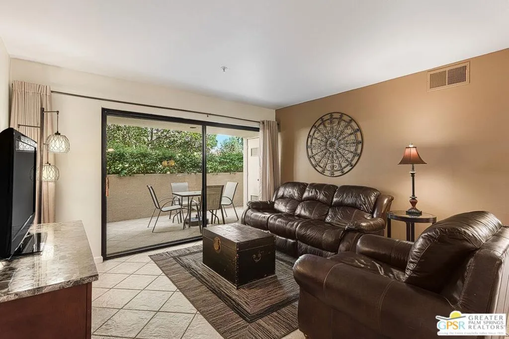 222 N Calle El Segundo 576, Palm Springs, California 92262 home-pic-2