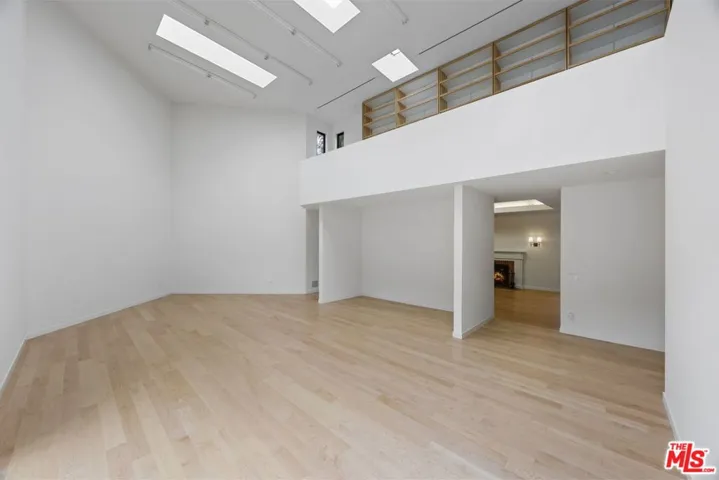 202 S Saltair Avenue, Los Angeles, California 90049