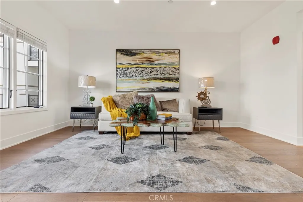 288 S Oakland Ave 211, Pasadena, California 91101 home-pic-2