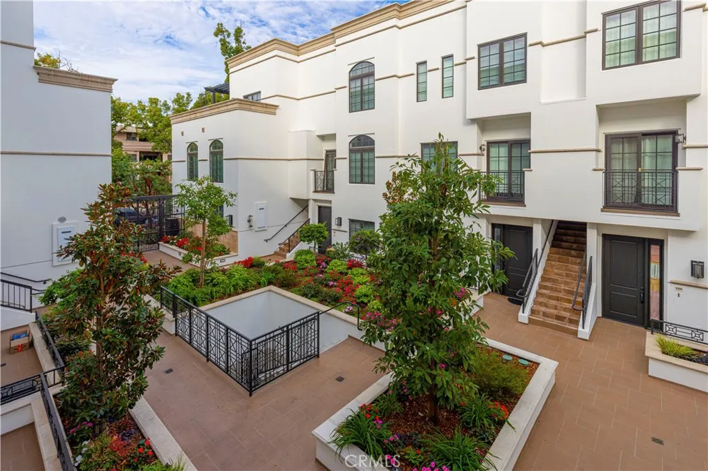 288 S Oakland Ave 211, Pasadena, California 91101 home-pic-24