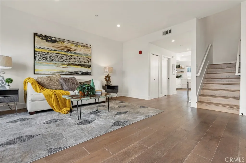288 S Oakland Ave 211, Pasadena, California 91101 home-pic-4