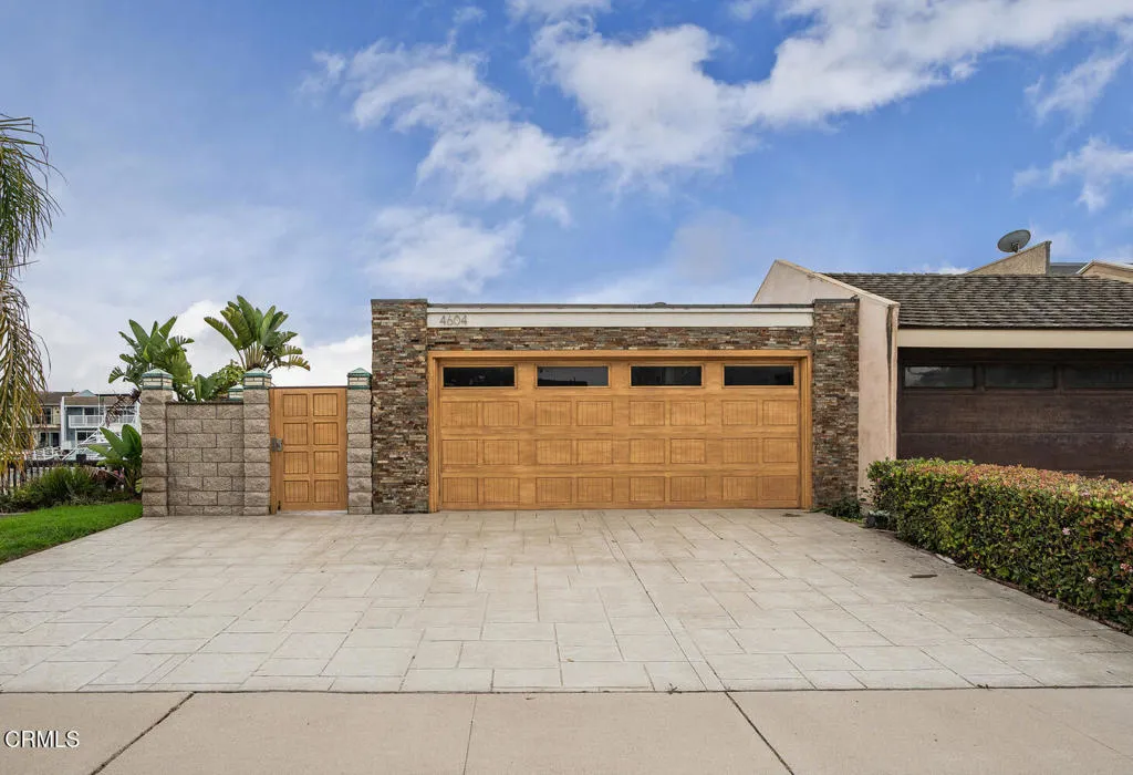 4604 Falkirk, Oxnard, California 93035 home-pic-1