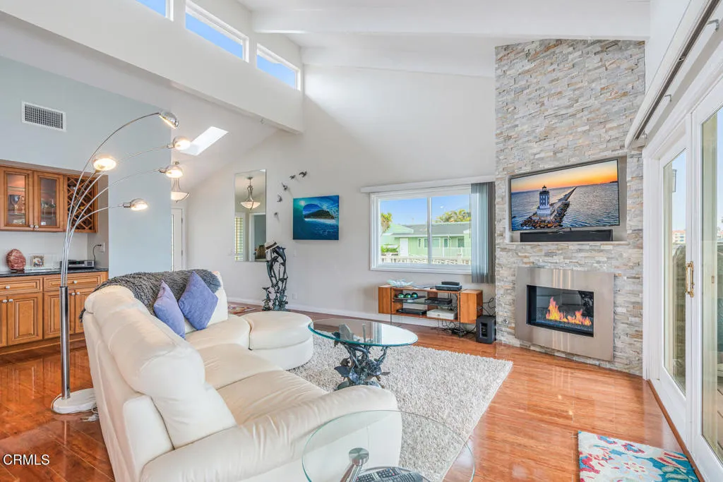 4604 Falkirk, Oxnard, California 93035 home-pic-11