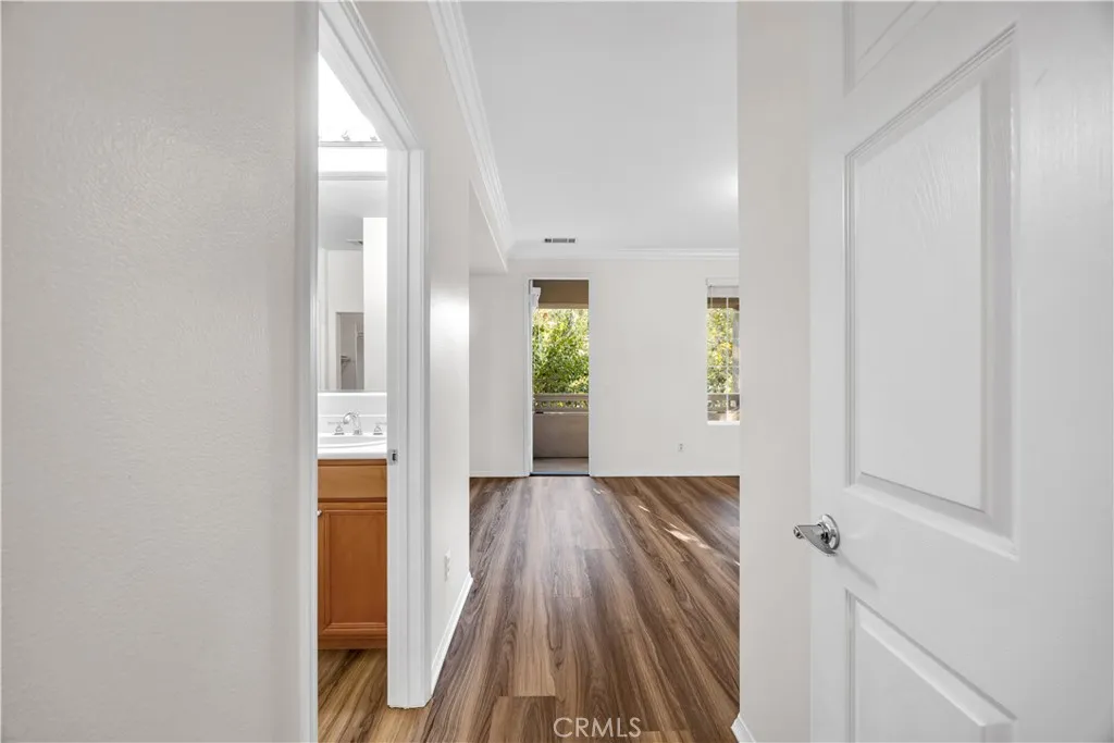 27626 Sunny Creek Drive, Valencia, California 91354 home-pic-17