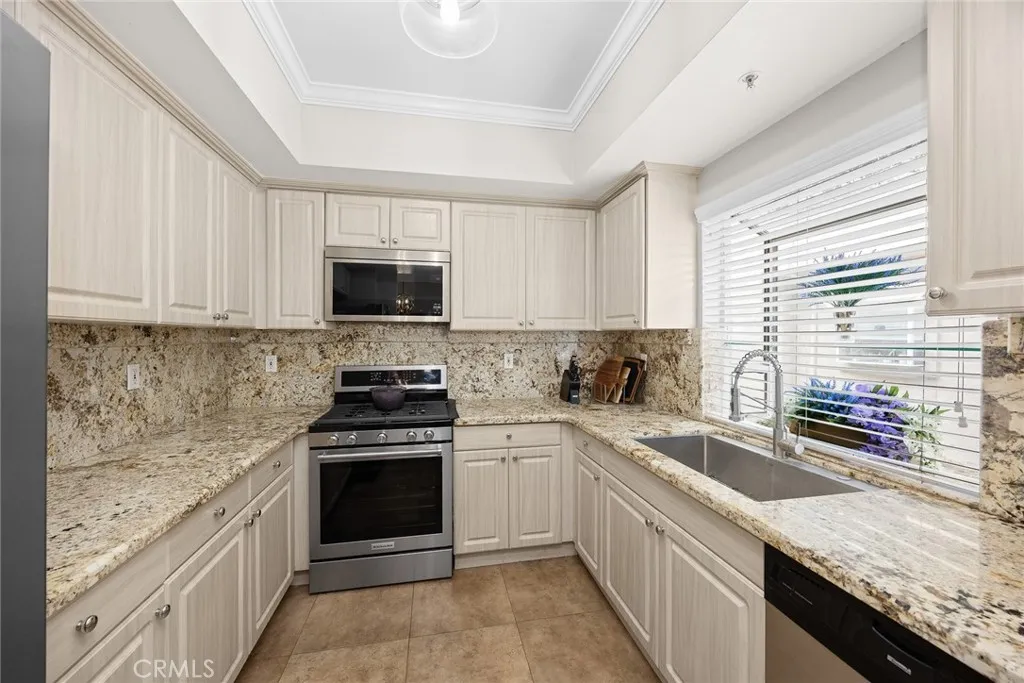 101 S Verdugo Road E, Glendale, California 91205 home-pic-11