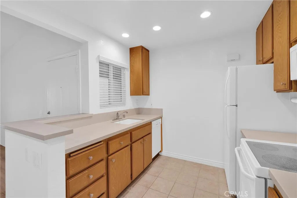 3639 Country Oaks Loop F, Ontario, California 91761 home-pic-10