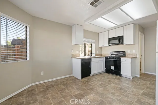 523 E Kettering, Lancaster, California 93535 home-pic-5