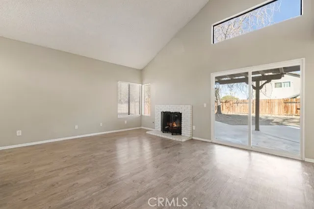 523 E Kettering, Lancaster, California 93535 home-pic-3