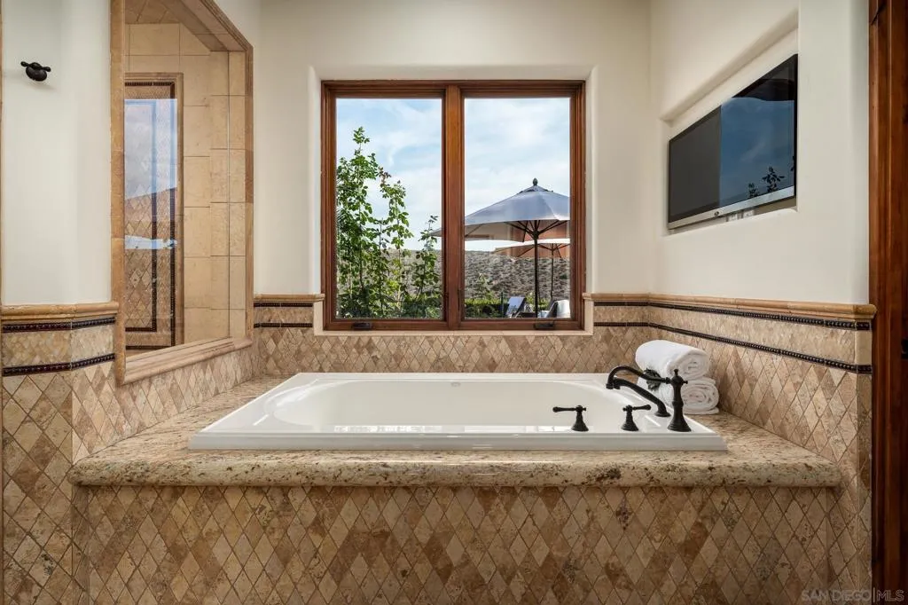 16531 Zumaque, Rancho Santa Fe, California 92067 home-pic-23