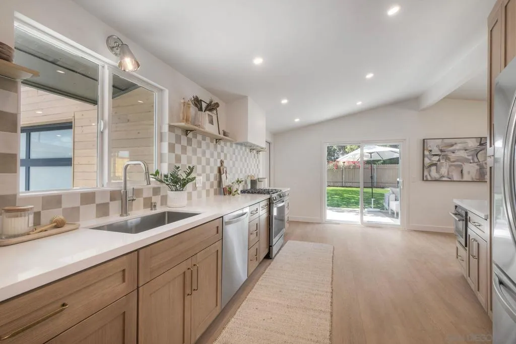 5162 Limerick Ave, San Diego, California 92117 home-pic-4