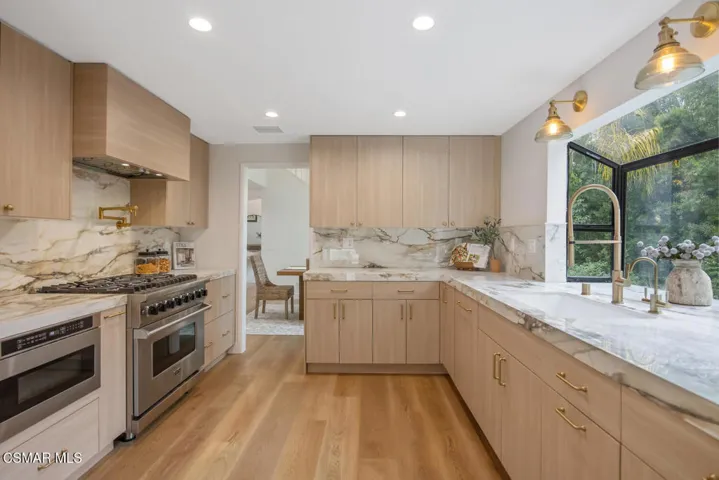 2116 Glastonbury Rd Westlake-large-029-0